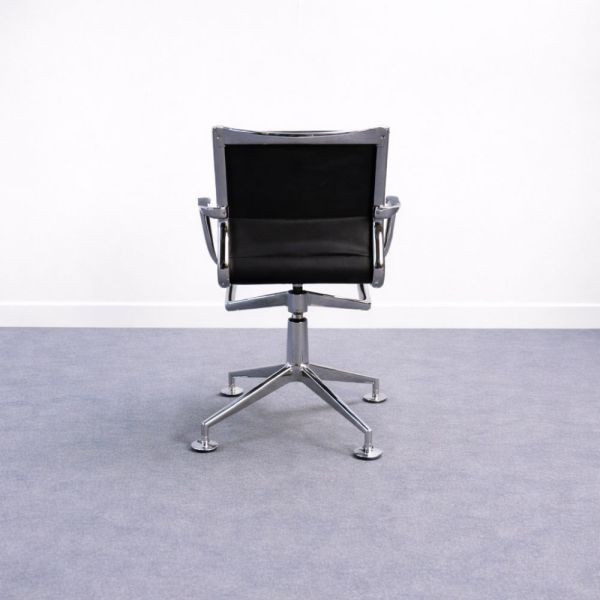 Alias Meetingframe neuvottelutuoli – musta nahka/kromi