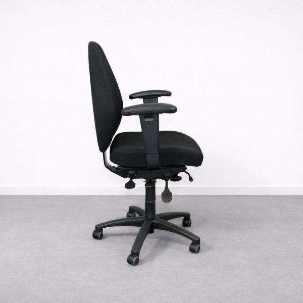 EFG työtuoli, käsinojat  – musta