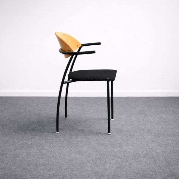 EFG kokoustuoli - musta/puu