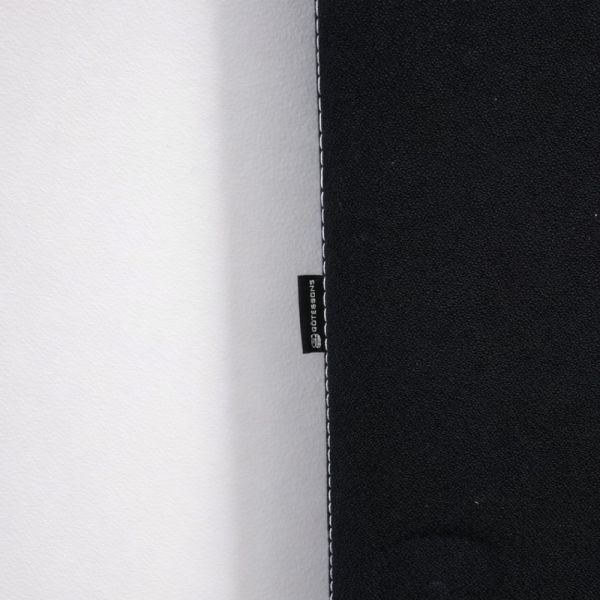 Götessons sermi 120,5 × 100 cm – musta