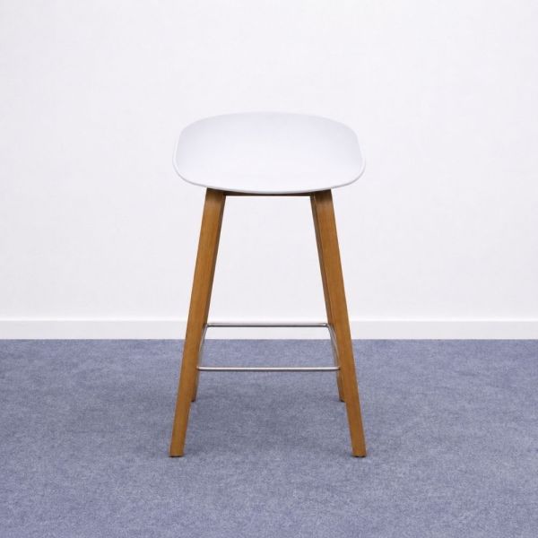 HAY About A Stool AAS32 -baarituoli - valkoinen/vaalea puu
