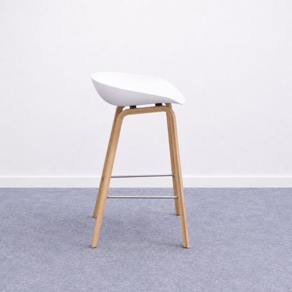 HAY About A Stool AAS32 -baarituoli - valkoinen/vaalea puu