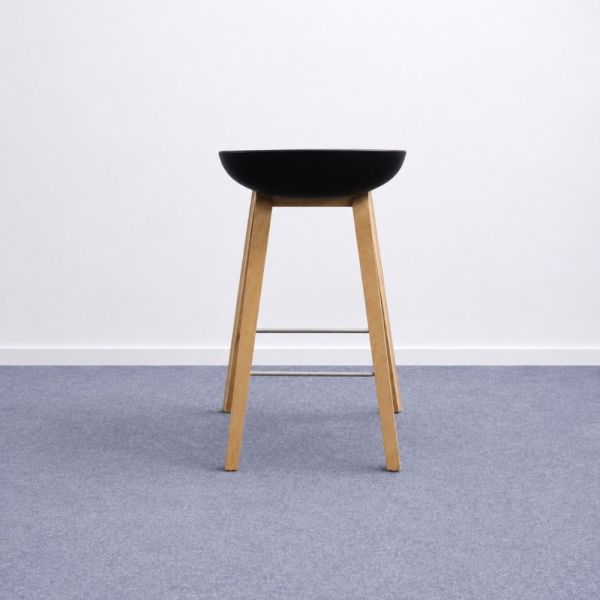 HAY About A Stool AAS32 -baarituoli - musta/vaalea puu