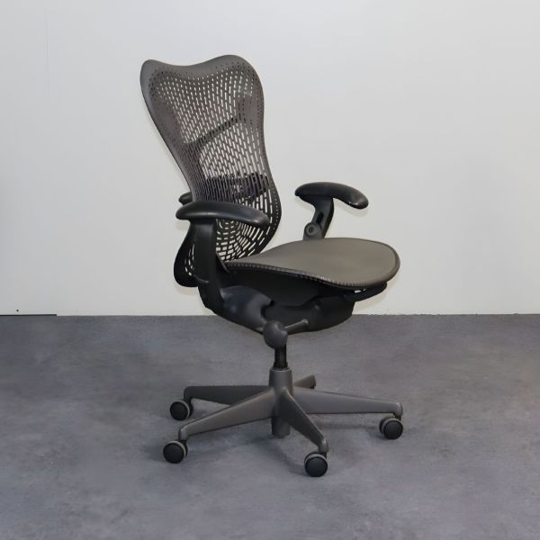 Herman Miller Mirra -työtuoli