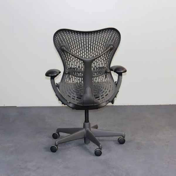 Herman Miller Mirra -työtuoli