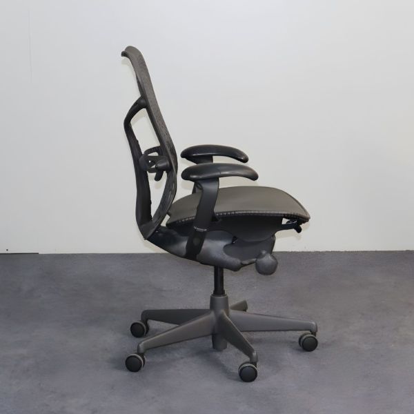 Herman Miller Mirra -työtuoli