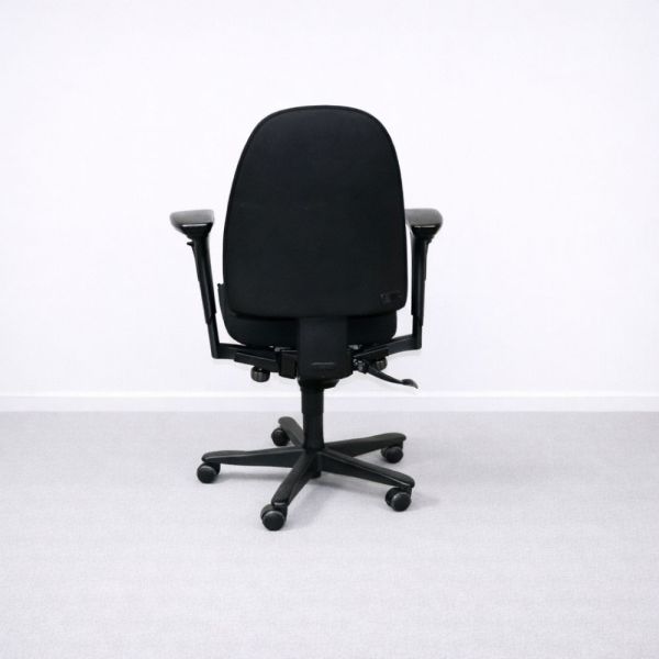 Kinnarps 6000 työtuoli, käsinojat – musta