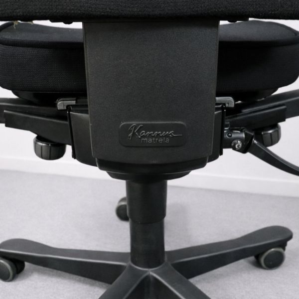 Kinnarps 6000 työtuoli, käsinojat – musta