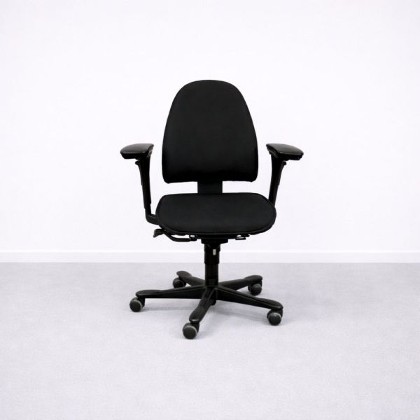 Kinnarps 6000 työtuoli, käsinojat – musta