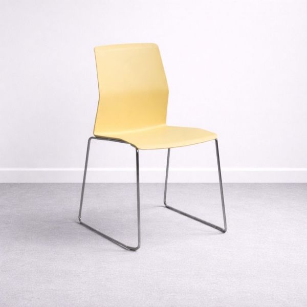 Kinnarps tuoli – vaaleankeltainen/kromi
