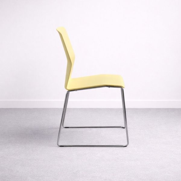 Kinnarps tuoli – vaaleankeltainen/kromi