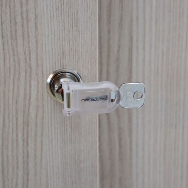 Narbutas vaatekaappi 186x80 cm – vaalea puu