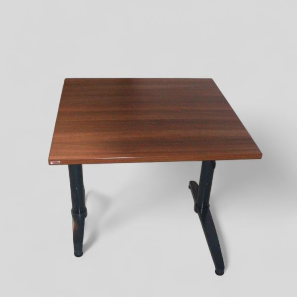 Assmann manuaalisesti korkeussäädettävä sivupöytä 80 x 80 cm - tumma puu