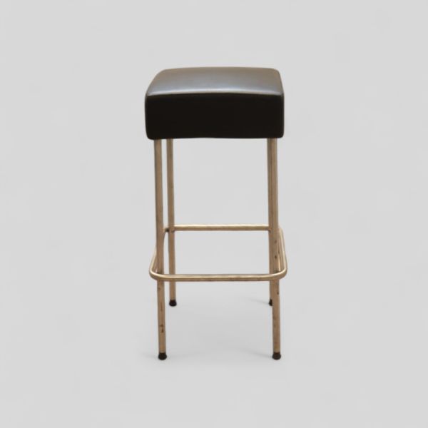 IKEA baarijakkara – musta istuin ja metallijalat
