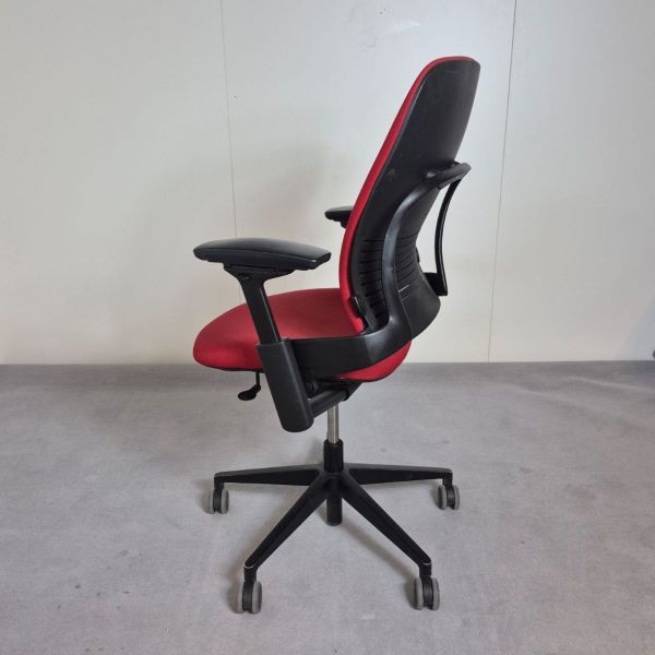 Steelcase Leap V2 -työtuoli - punainen