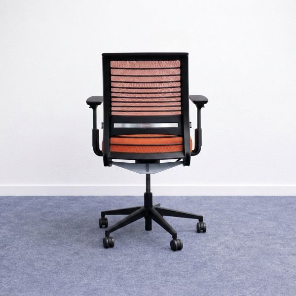 Steelcase Think työtuoli – oranssi/musta