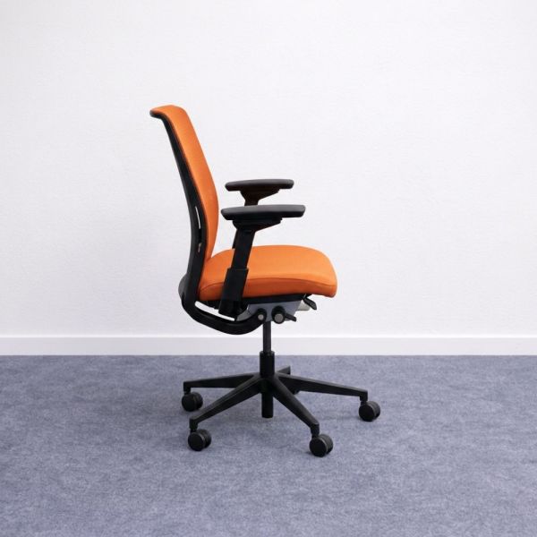 Steelcase Think työtuoli – oranssi/musta