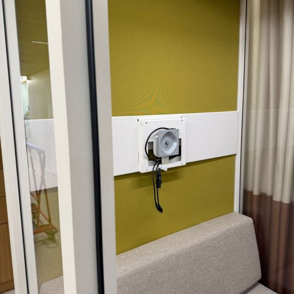 Talky M neuvottelutila – akustoitu tila 2–4 hengelle