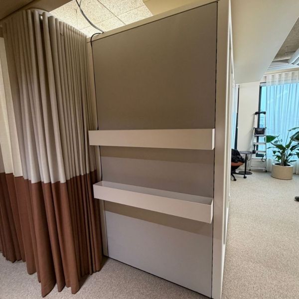 Talky M neuvottelutila – akustoitu tila 2–4 hengelle