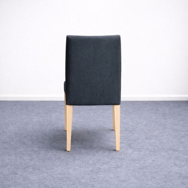 Andreu World tuoli – mustanharmaa kangastuoli puujaloilla