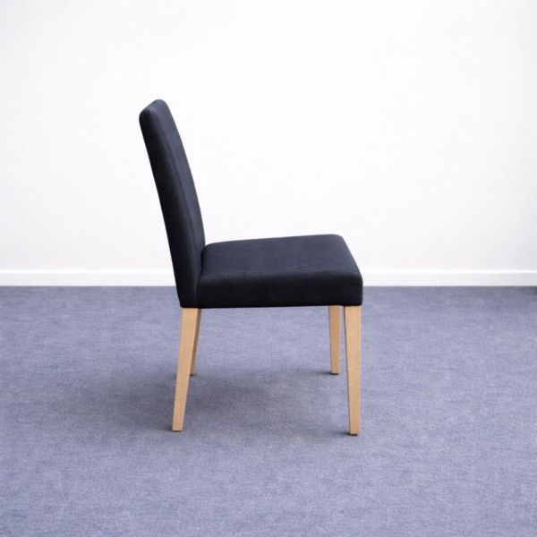 Andreu World tuoli – mustanharmaa kangastuoli puujaloilla