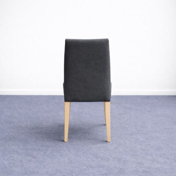 Andreu World tuoli – tummanharmaa kangastuoli puujaloilla