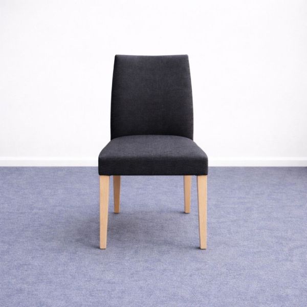 Andreu World tuoli – tummanharmaa kangastuoli puujaloilla