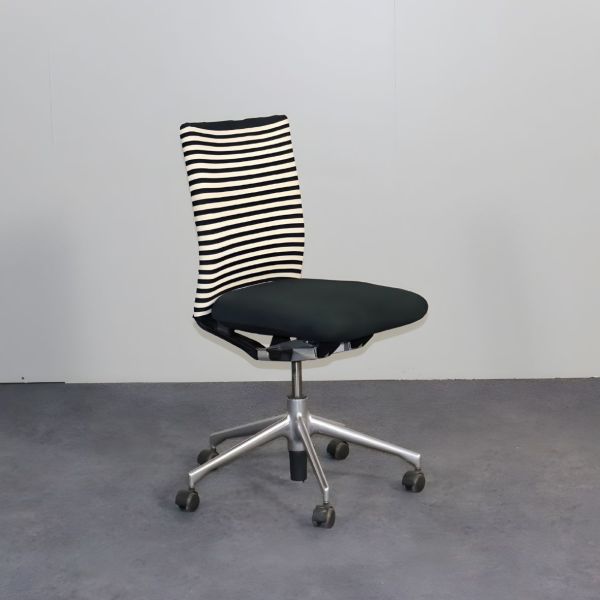 Vitra T-Chair -työtuoli – raitaverhoilu