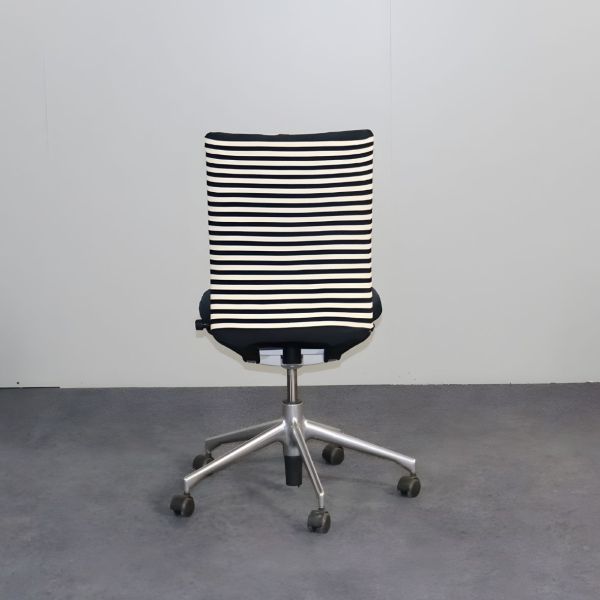 Vitra T-Chair -työtuoli – raitaverhoilu