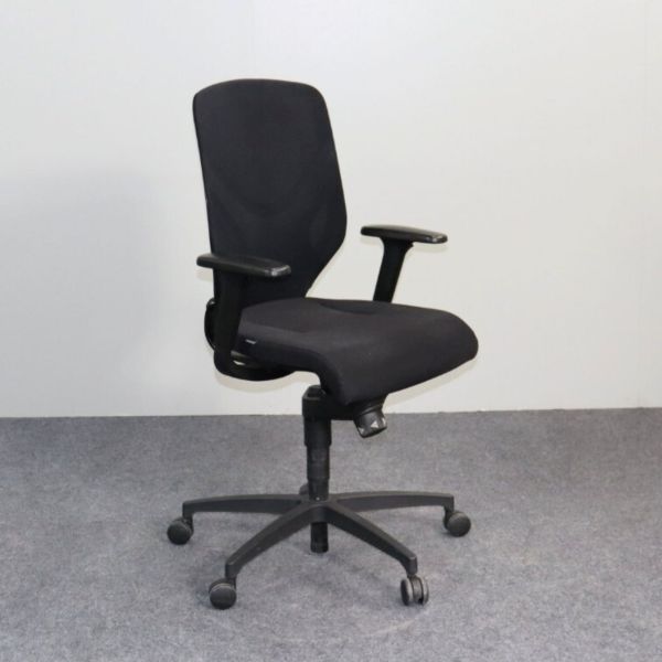 Wilkhahn IN 184/7 työtuoli käsinojilla - musta