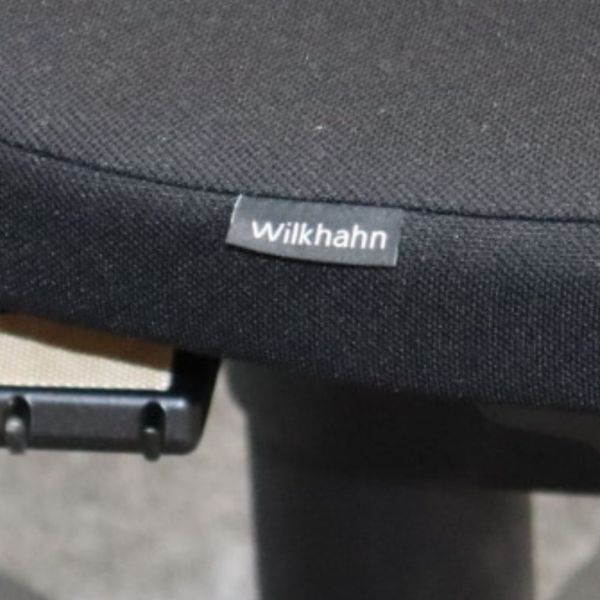 Wilkhahn IN 184/7 työtuoli käsinojilla - musta