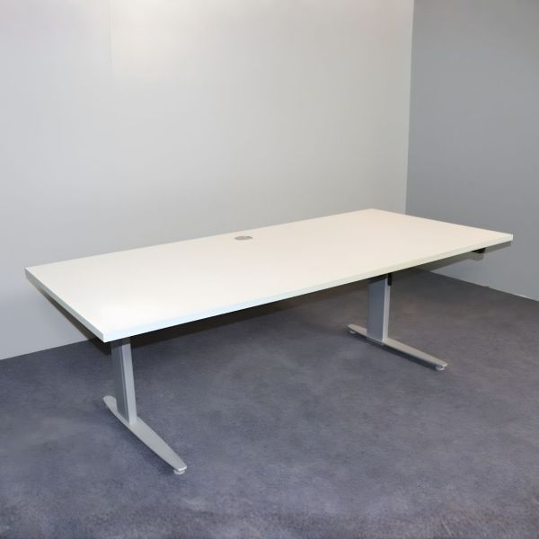 Sähköpöytä 180x90cm - valkoinen kansi, harmaat jalat