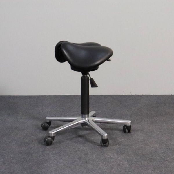 Satulatuoli – musta istuin, metallijalka