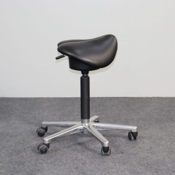 Satulatuoli – musta istuin, metallijalka