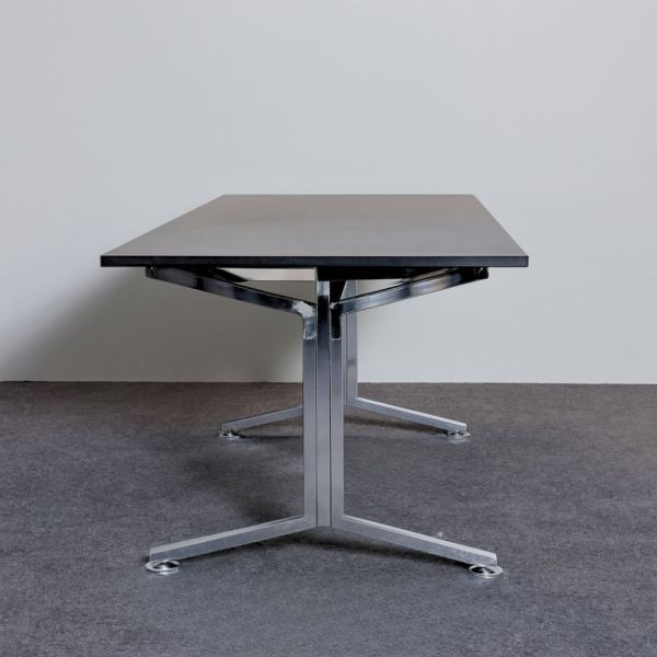 Neuvottelupöytä 190×92,5 cm – musta kansi, kromijalka