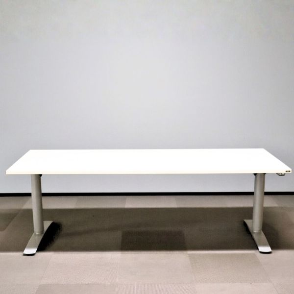 Sähköpöytä 200×80 cm – valkoinen kansi, harmaat jalat