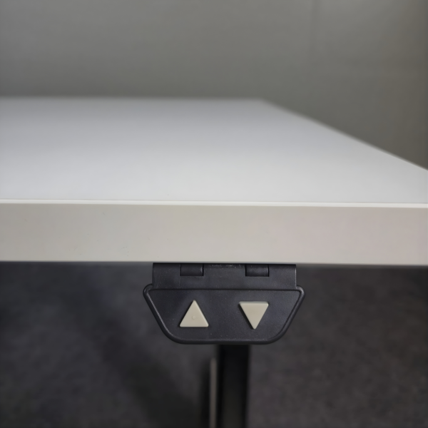 Sähköpöytä 160×80 cm – uusi valkoinen kansi, mustat jalat