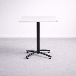 Isku sivupöytä 70×70 cm – valkoinen/musta