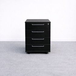 Laatikosto 41 × 60 x  59 cm – musta