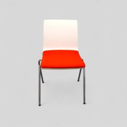 Isku-asiakastuoli – valkoinen selkänoja, punainen istuin ja metallijalat
