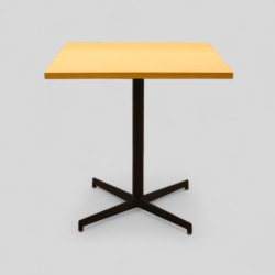 Pedrali pöytä 70x70 cm – puupinta ja musta jalka