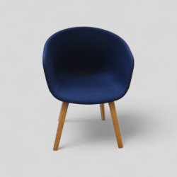 Loungetuoli – sininen istuin, puujalat