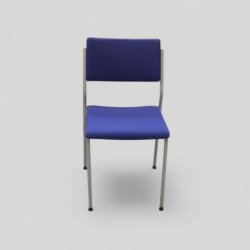 Tuoli – sininen istuin, harmaat jalat