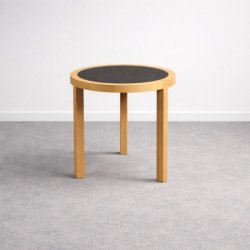 Pyöreä sivupöytä Ø60 cm – puu/musta