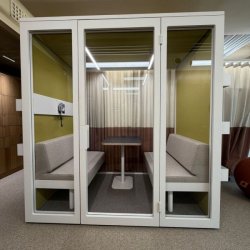 Talky M neuvottelutila – akustoitu tila 2–4 hengelle