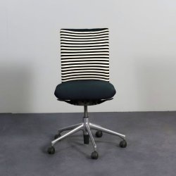 Vitra T-Chair -työtuoli – raitaverhoilu