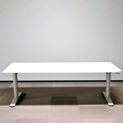 Sähköpöytä 200×80 cm – valkoinen kansi, harmaat jalat